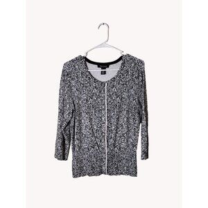 White House Black Market Top Large Snap Front Knit